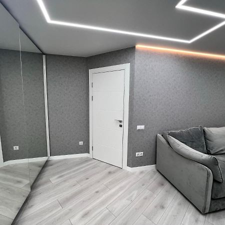 شقة Modern Gagarina Avenue دنيبروبيتروفسك المظهر الخارجي الصورة